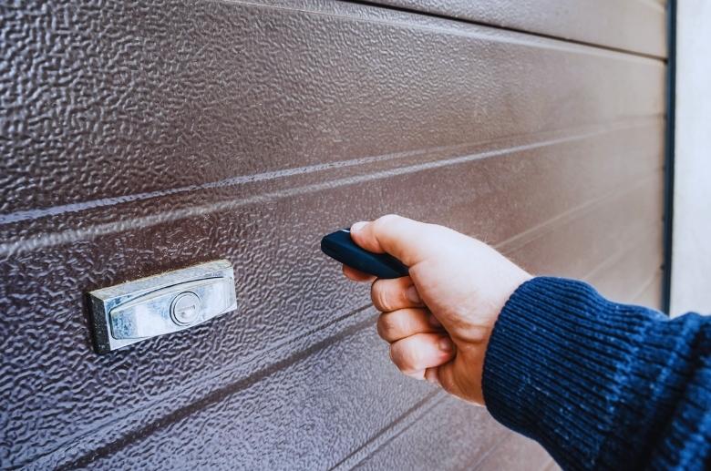 Check if the remote is working when the garage door wont fully close.