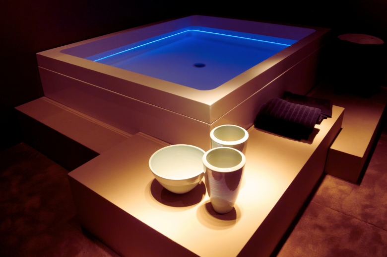 A fancy indoor hot tub.
The concrete floor is best suited for indoor hot tub in garage.