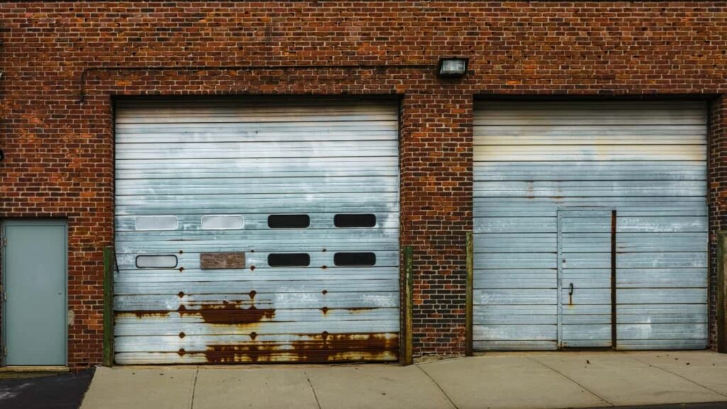 Garage door rust can be removed on these garage doors.